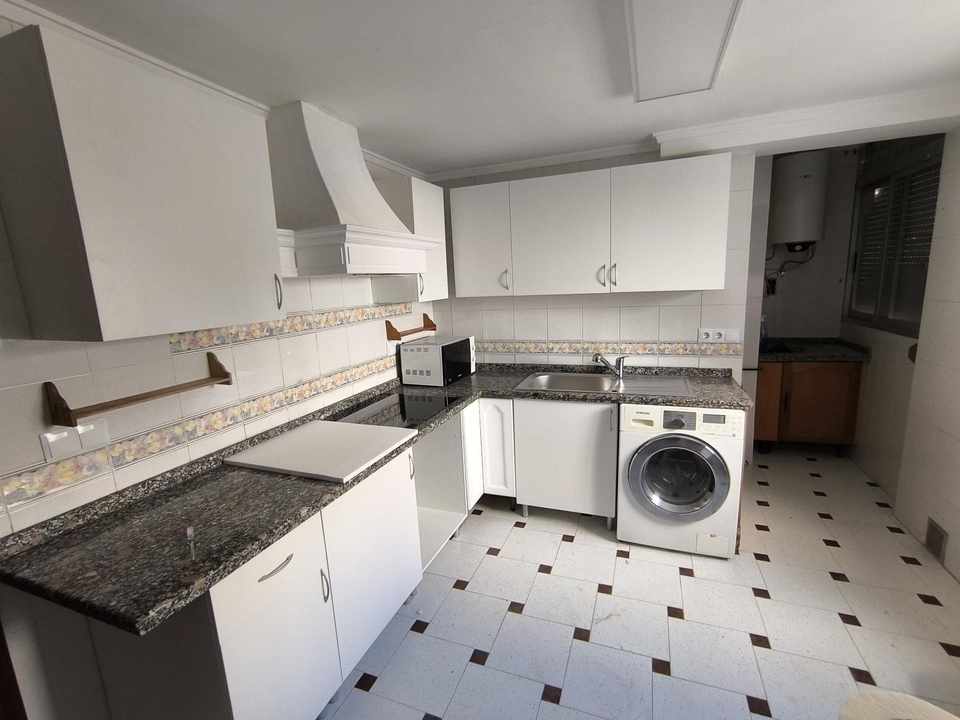 Flat to share in Calle Río Genil, 10, Poble Nou Kitchen of Flat to share in  Valencia Capital  with Heating, Furnished and Balcony