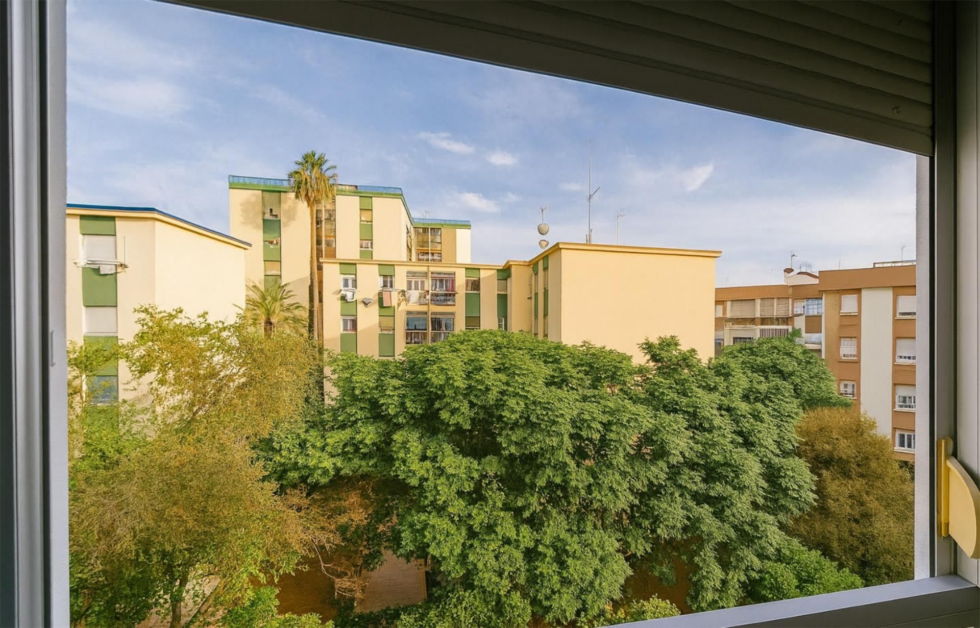 Vista exterior de Pis en venda en  Sevilla Capital amb Aire condicionat, Terrassa i Moblat