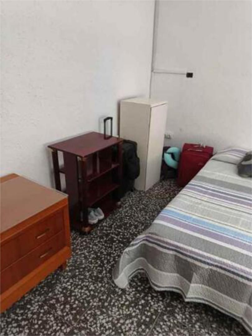 Bedroom of Apartment to share in Canals  with Furnished
