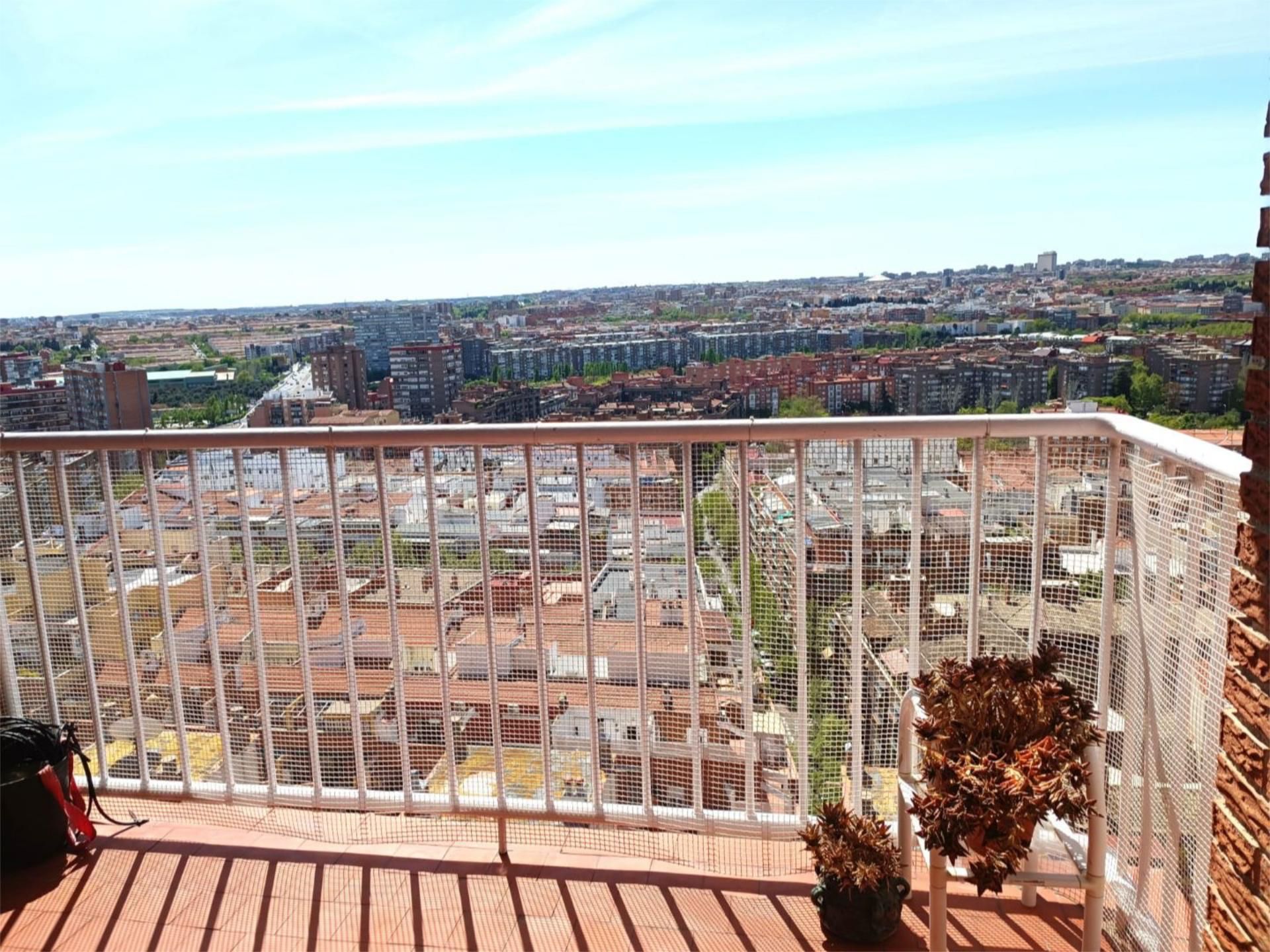 Exterior view of Flat to rent in  Madrid Capital  with Air Conditioner and Terrace