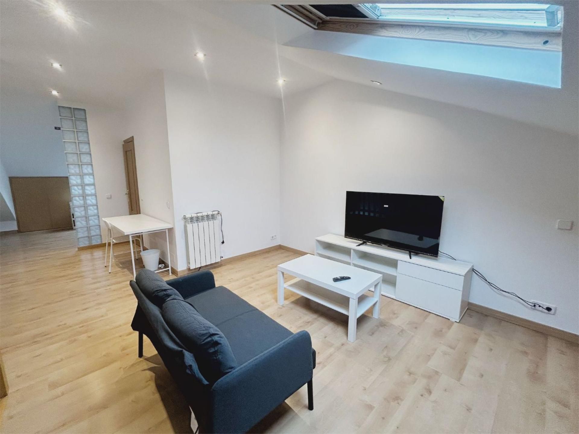 Sala de estar de Casa o chalet para compartir en Villalbilla con Aire acondicionado, Calefacción y Jardín privado