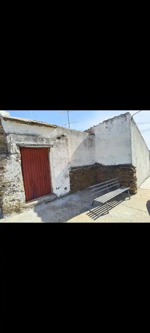 Casa adosada en venda a Plaza Esparraguera, 2, Valdecañas de Tajo Vista exterior de Casa adosada en venda en Valdecañas de Tajo amb Jardí privat i Traster