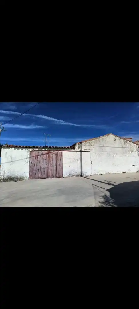 Casa adosada en venda a Plaza Esparraguera, 2, Valdecañas de Tajo Vista exterior de Casa adosada en venda en Valdecañas de Tajo amb Jardí privat i Traster