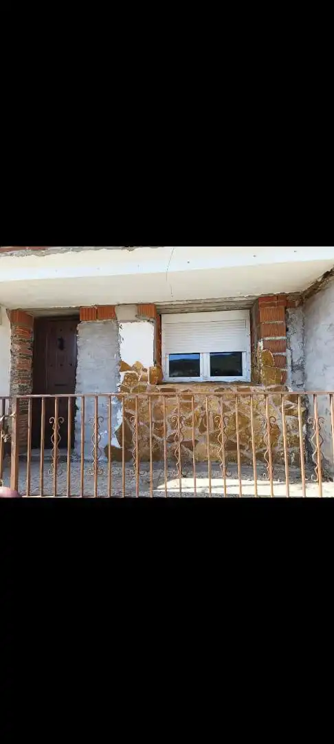 Casa adosada en venda a Plaza Esparraguera, 2, Valdecañas de Tajo Vista exterior de Casa adosada en venda en Valdecañas de Tajo amb Jardí privat i Traster