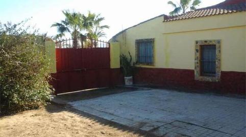 Foto 5 de Casa adosada en venta en Villamanrique de la Condesa, Sevilla