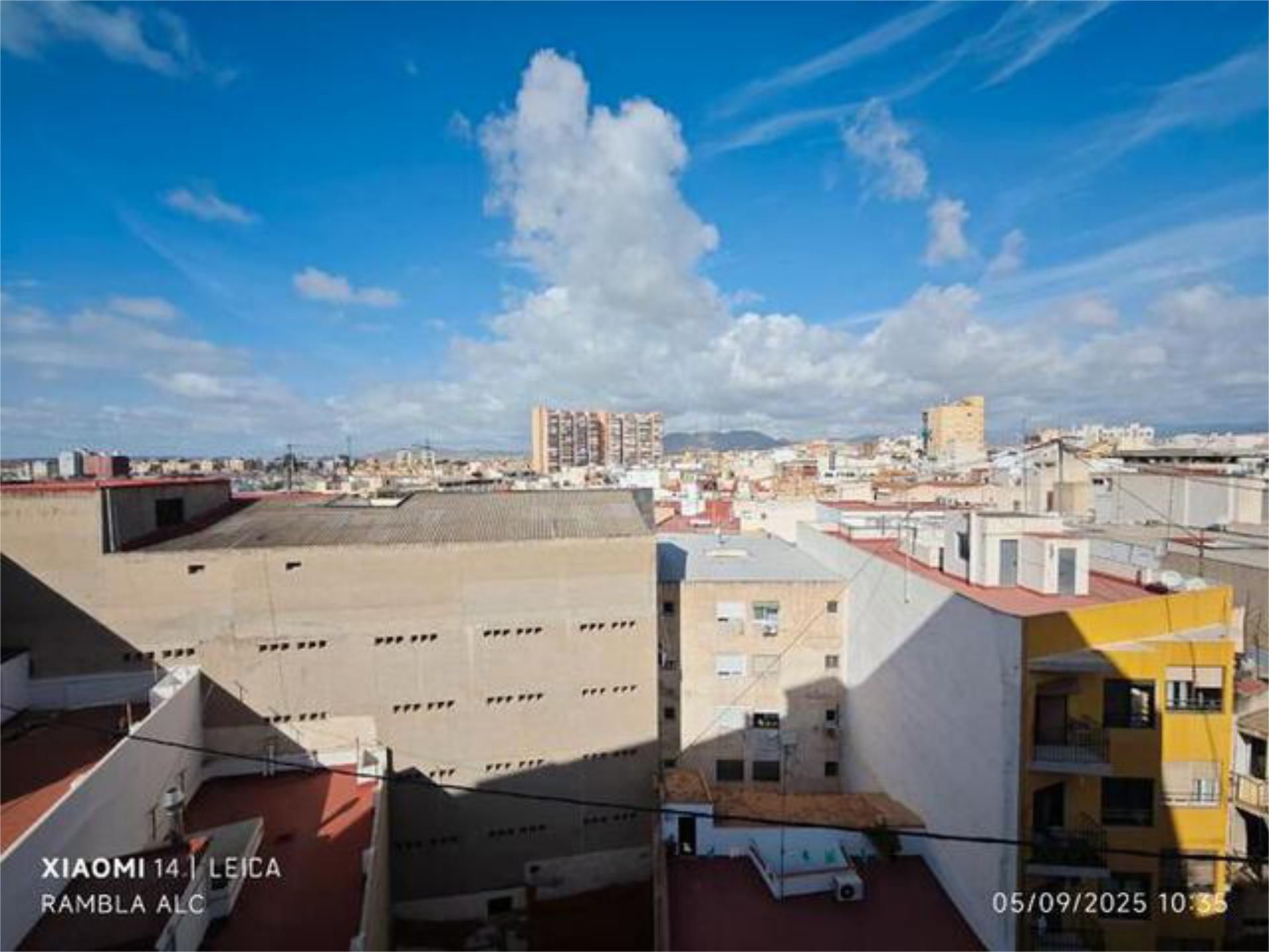 Vista exterior de Pis en venda en Alicante / Alacant amb Terrassa