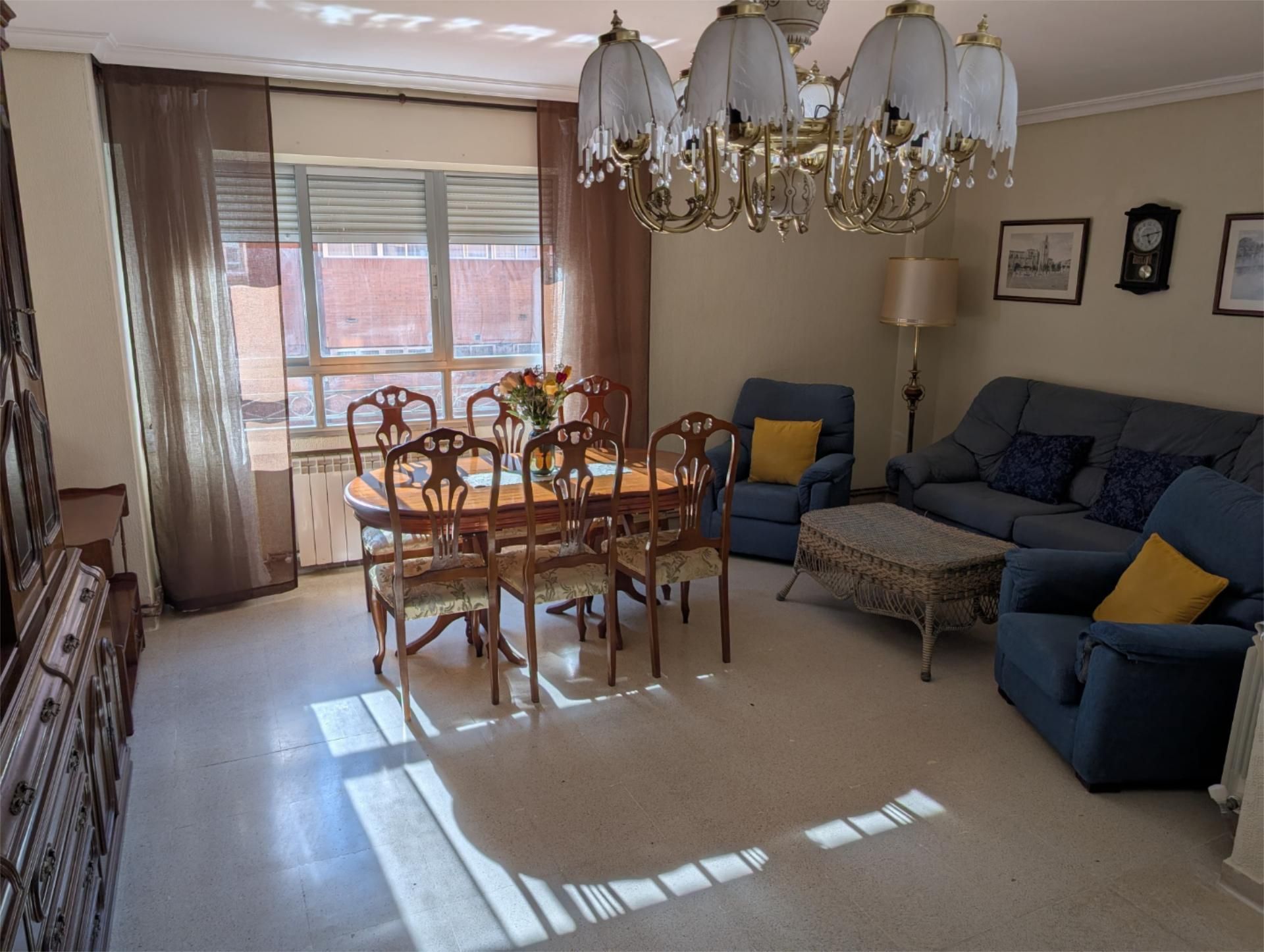 Pis en venda a Avenida Brasilia, 8, Pan y Guindas Menjador de Pis en venda en Palencia Capital amb Calefacció, Terrassa i Moblat