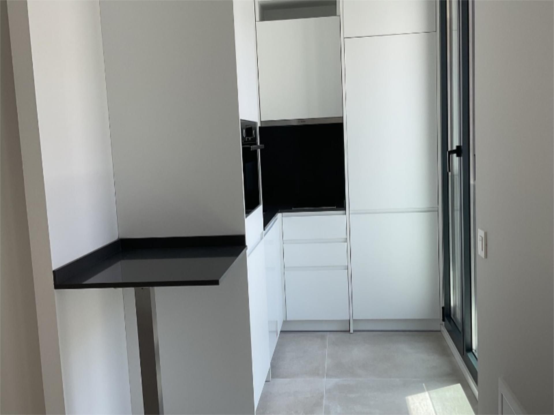 Cuina de Estudi de lloguer en  Madrid Capital amb Aire condicionat, Calefacció i Jardí privat