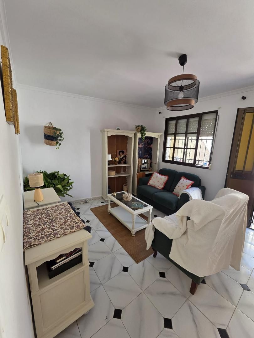 Sala d'estar de Casa adosada de lloguer en La Línea de la Concepción amb Terrassa, Moblat i Forn