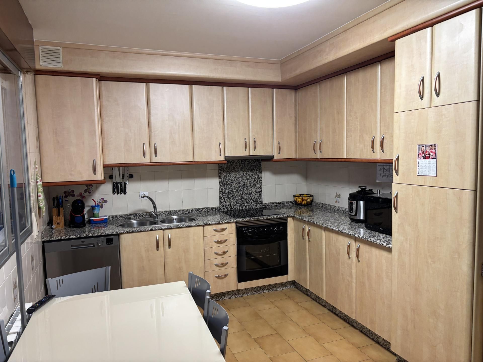 Cuina de Pis en venda en Chantada amb Calefacció, Parquet i Terrassa