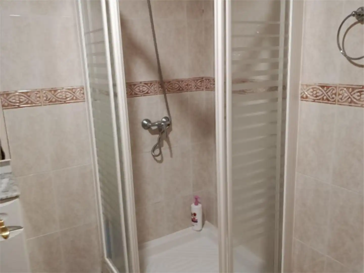 Room in Carrer Vinyals, 4, L'Alcora Bathroom of Flat for share in L'Alcora with Storage room, Furnished and Community parking