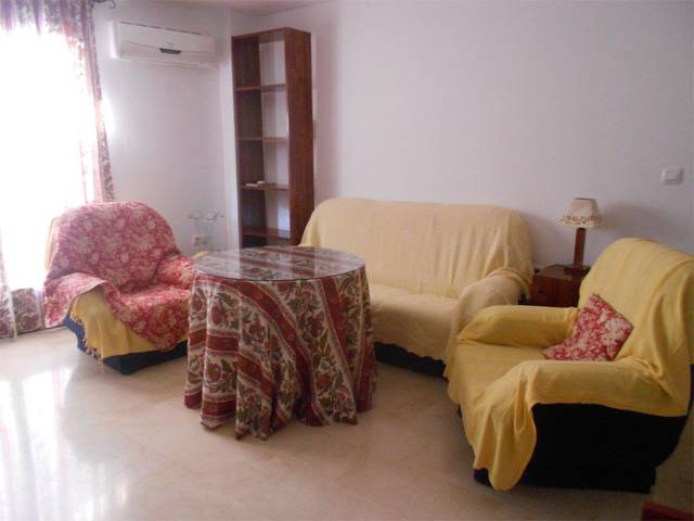 Apartamento en Alquiler en Calle Josefa Sevillanos, 8 en Ctra. Circunvalación - La Magdalena