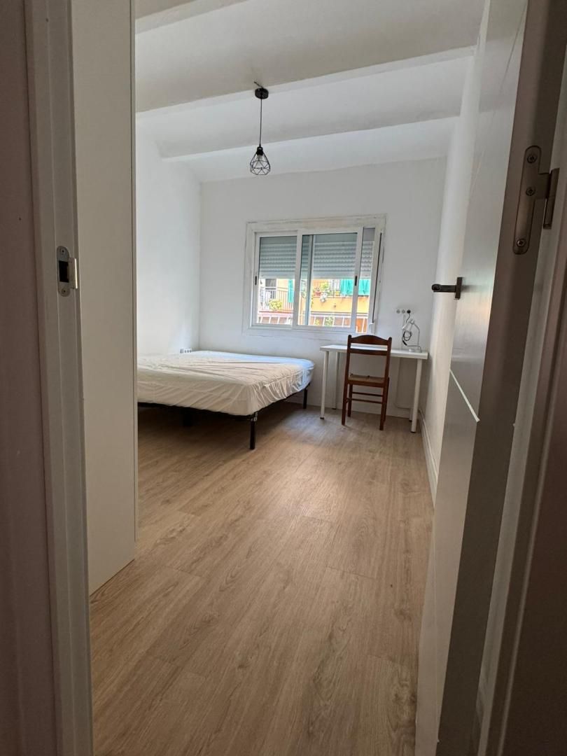 Flat to share in Carrer de la Riba, 11, Can Clota Bedroom of Flat to share in Esplugues de Llobregat  with Parquet flooring, Furnished and Balcony