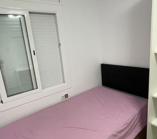 Foto 1 de Pis per a compartir a Carrer de Diògenes, 19, La Florida, Barcelona