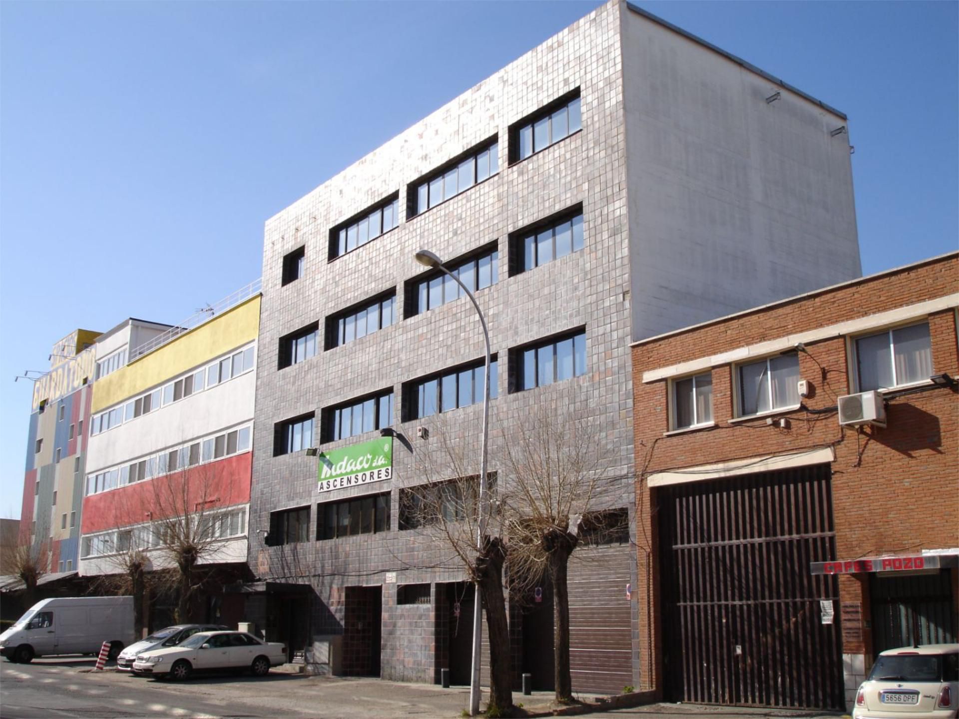 Vista exterior de Nau industrial de lloguer en  Madrid Capital amb Aire condicionat i Calefacció