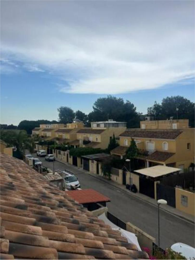 Casa adosada en venda a Godelleta Vista exterior de Casa adosada en venda en Godelleta amb Calefacció, Jardí privat i Terrassa