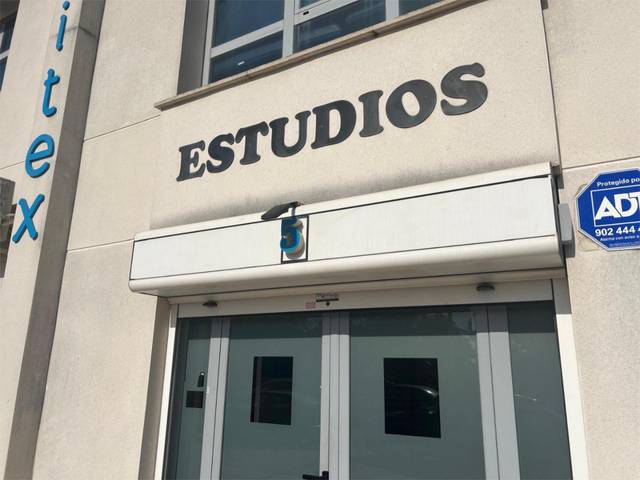 Local comercial en Alquiler en Calle Carl Sagan, 5 en El Juncal - Vallealto