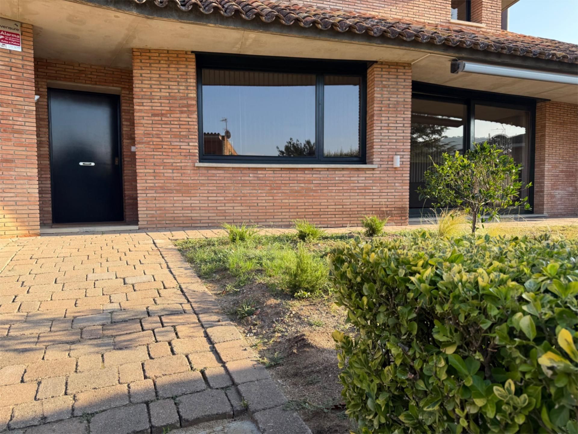 Vista exterior de Casa o xalet de lloguer en Llinars del Vallès amb Aire condicionat, Calefacció i Jardí privat