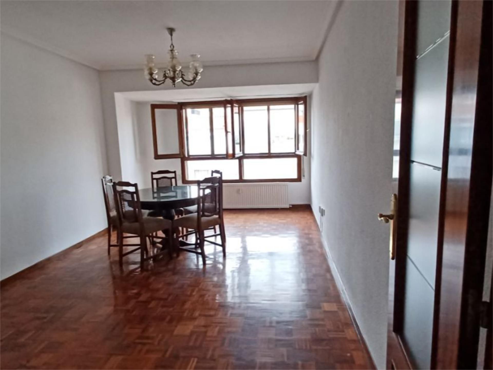 Dining room of Flat for sale in Burgos Capital  with Heating and Parquet flooring