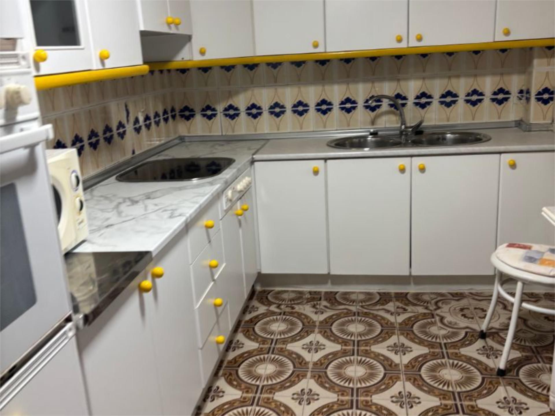Cuina de Casa adosada en venda en Osuna amb Aire condicionat, Terrassa i Balcó