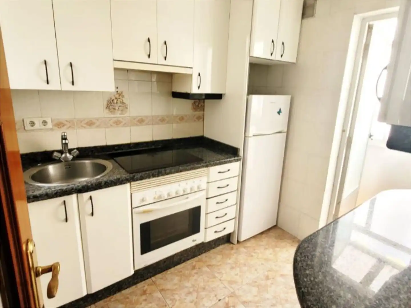 Wohnung zum Verkauf in Calle Ávila, 13, Salamanca Capital Küche von Wohnung zum Verkauf in Salamanca Capital mit Terrasse und Balkon