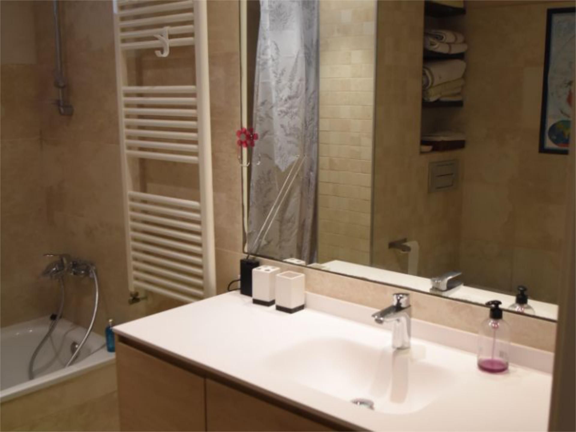 Pis de lloguer a Calle Narciso Cuevas, 9, Numancia - San Fernando Bany de Pis de lloguer en Santander amb Calefacció, Parquet i Moblat