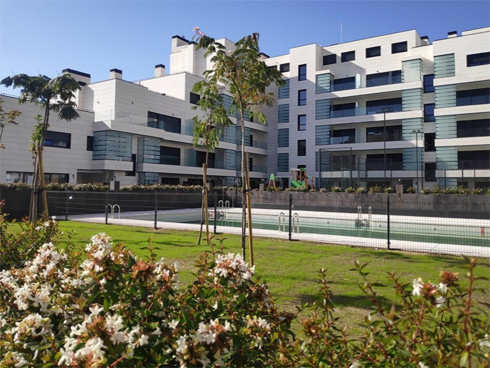 Exterior view of Planta baja for sale in Alcalá de Henares  with Air Conditioner, Heating and Private garden
