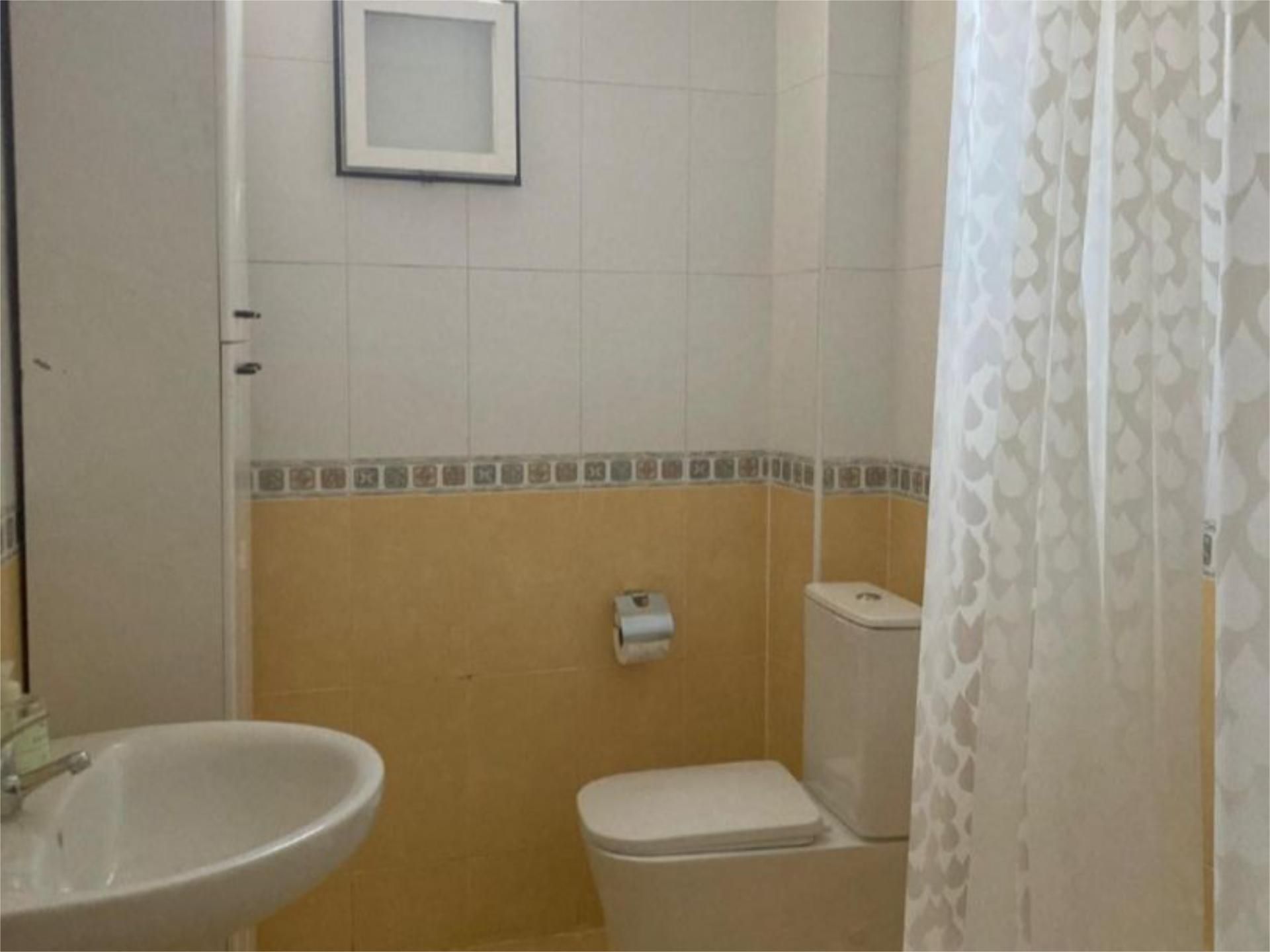 Pis per a compartir a Calle Madera, 4, Tres Olivos - La Piedad Bany de Pis per a compartir en Talavera de la Reina amb Aire condicionat, Calefacció i Terrassa