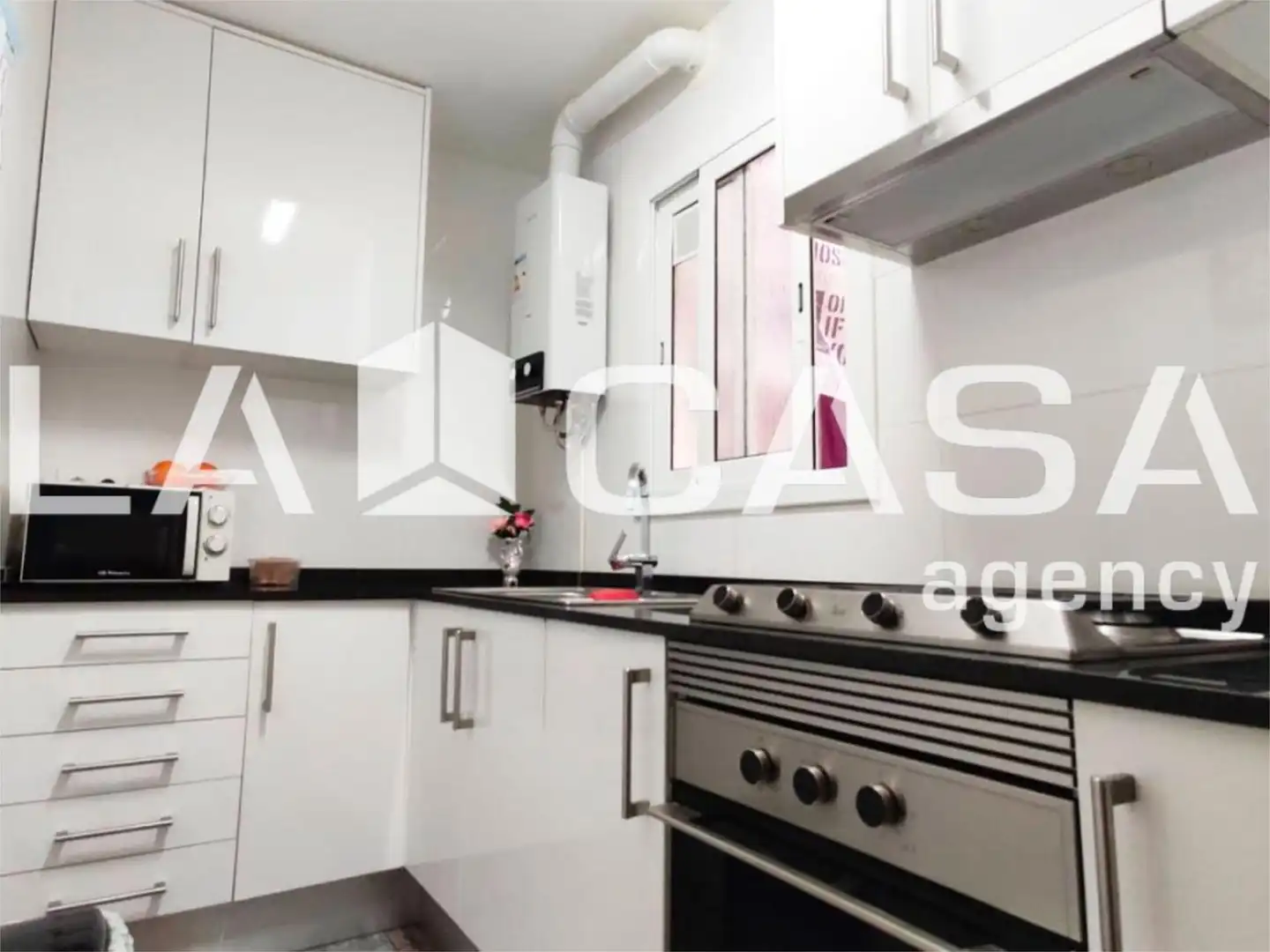 Kitchen of Flat for sale in L'Hospitalet de Llobregat  with Balcony