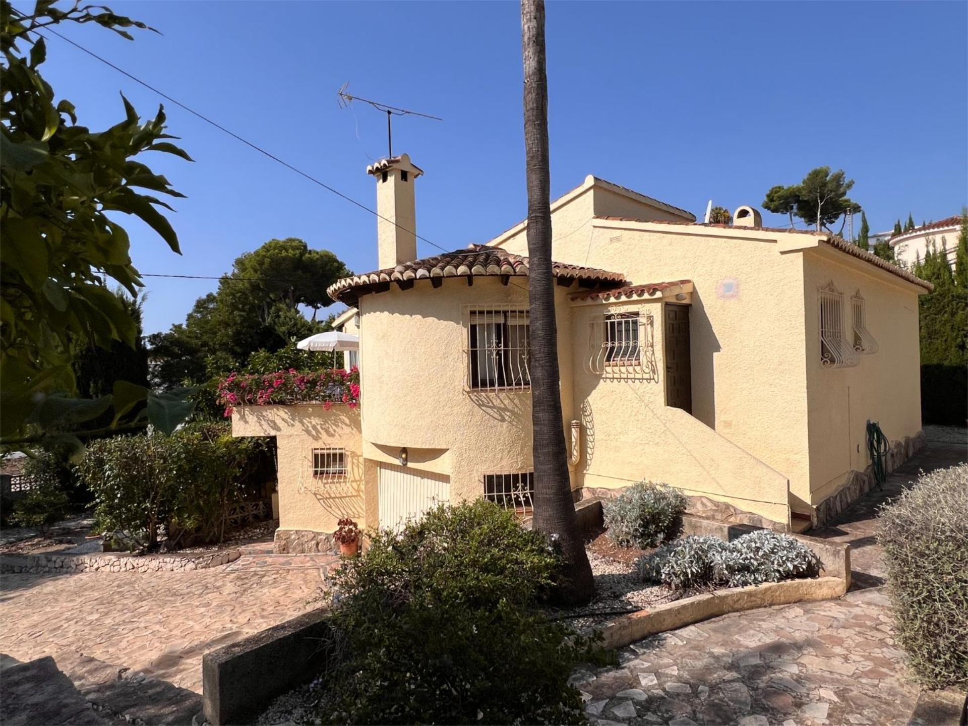 Vista exterior de Casa o xalet en venda en Moraira amb Aire condicionat, Terrassa i Piscina