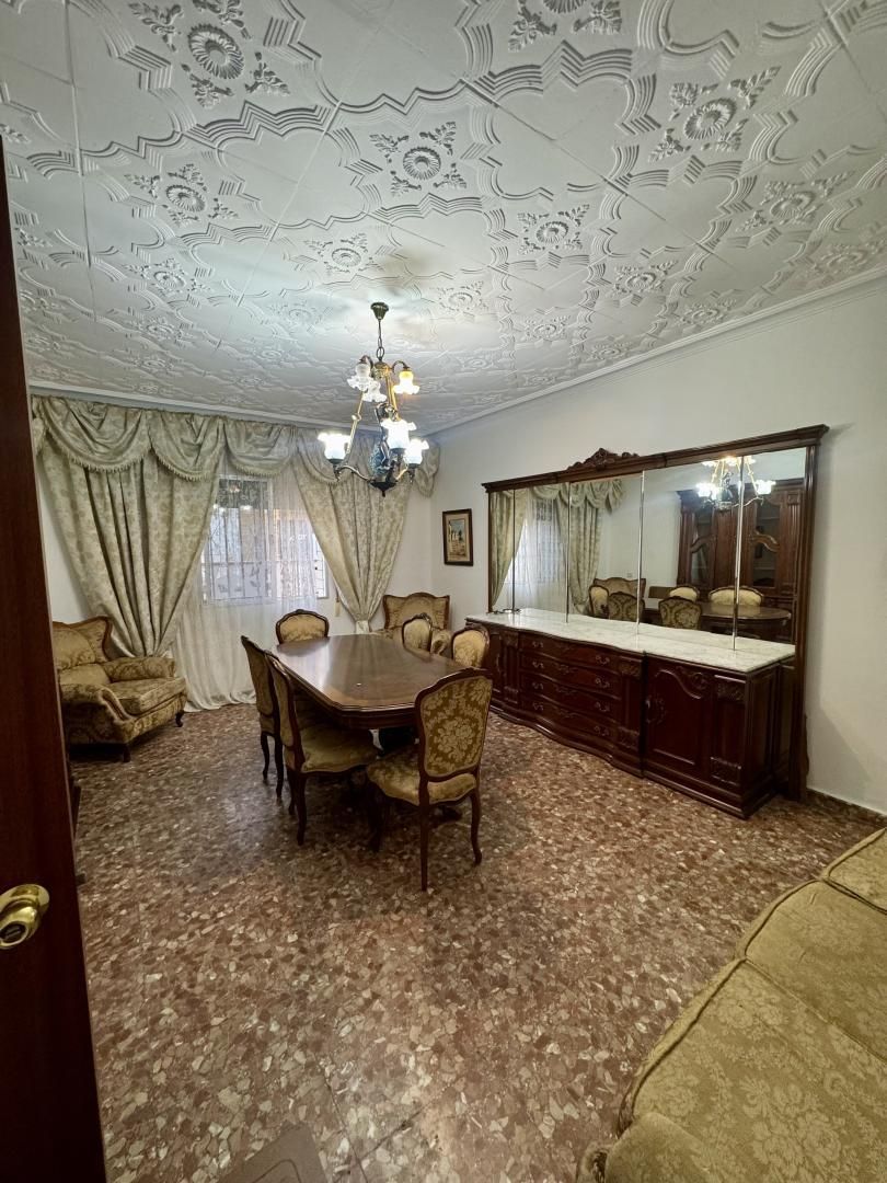 Piso en venta en Calle Alemania, 13, San José - San Bernardo Comedor de Piso en venta en La Línea de la Concepción con Terraza, Amueblado y Balcón