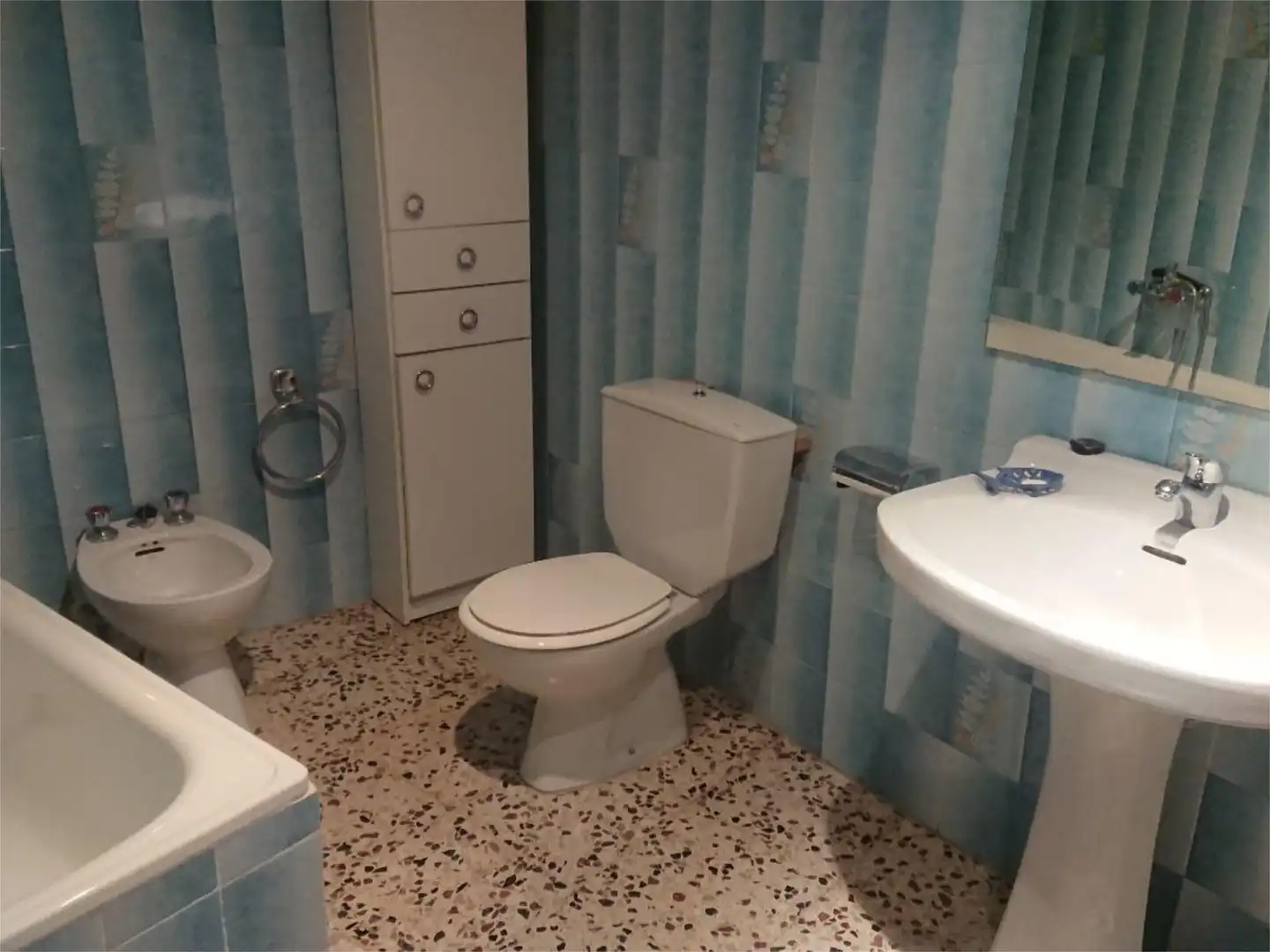 Casa adosada en venta en Calle la Paz, 25, Oliete Baño de Casa adosada en venta en Oliete con Terraza y Amueblado