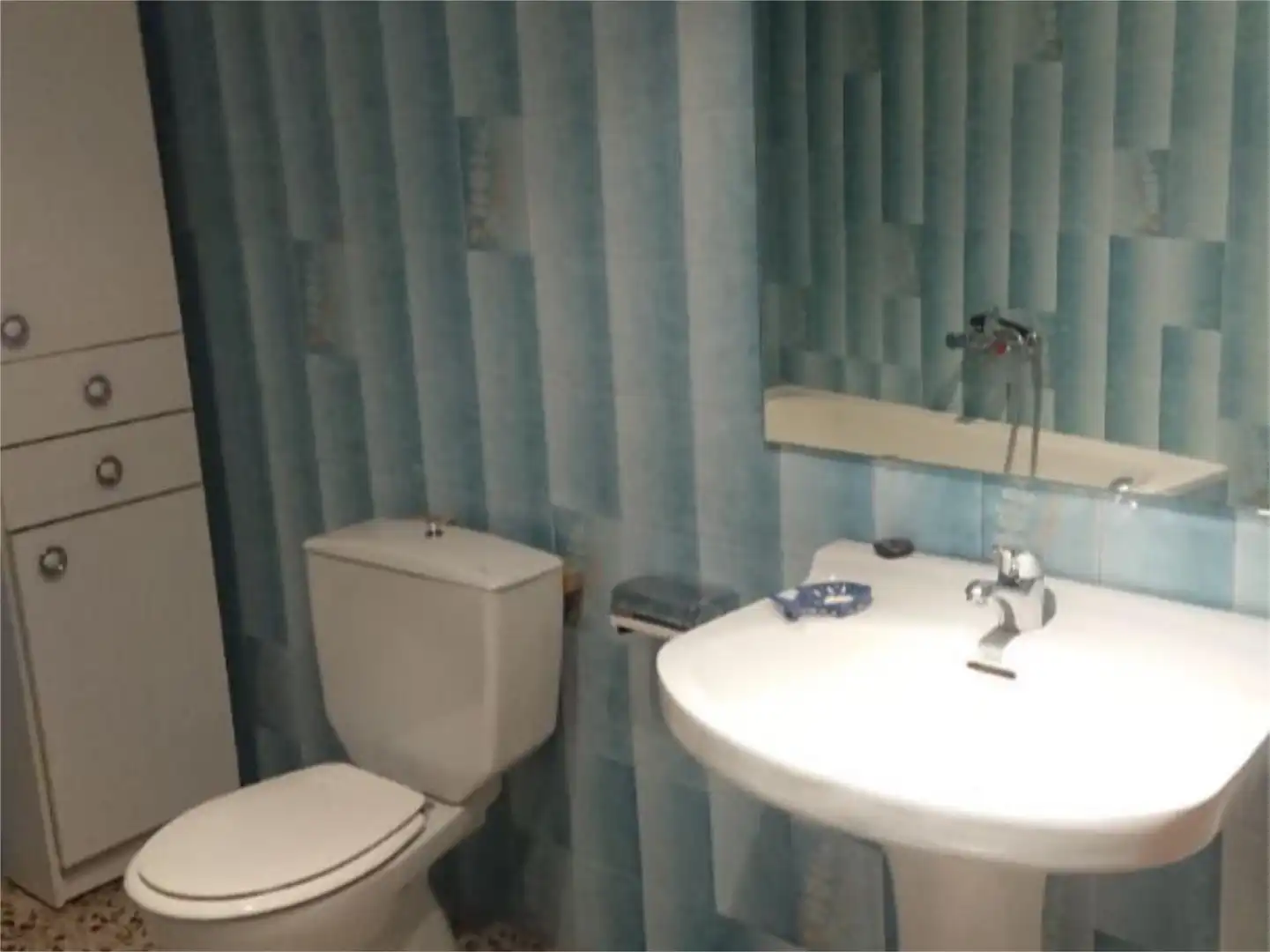 Casa adosada en venta en Calle la Paz, 25, Oliete Baño de Casa adosada en venta en Oliete con Terraza y Amueblado