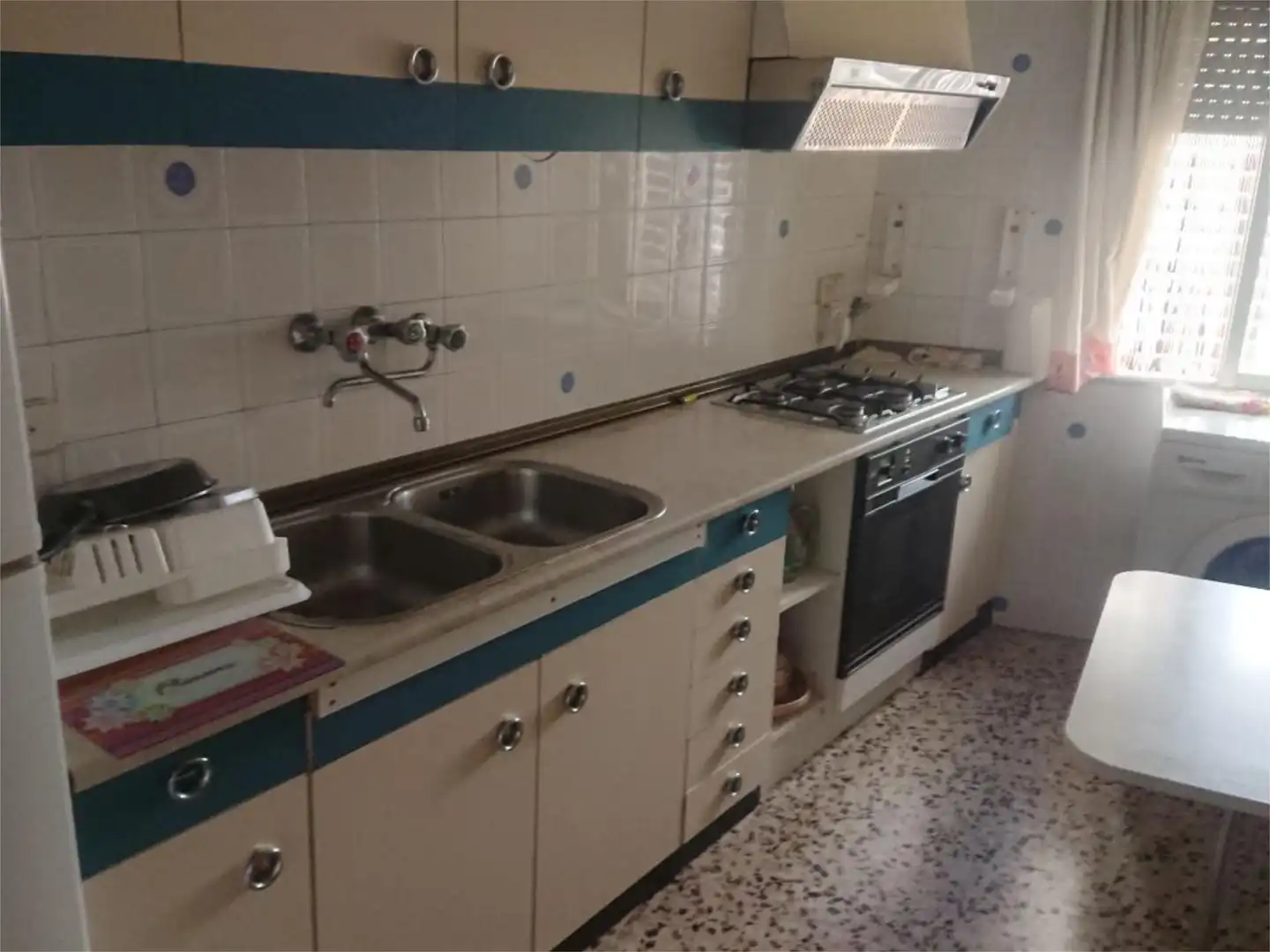 Casa adosada en venta en Calle la Paz, 25, Oliete Cocina de Casa adosada en venta en Oliete con Terraza y Amueblado