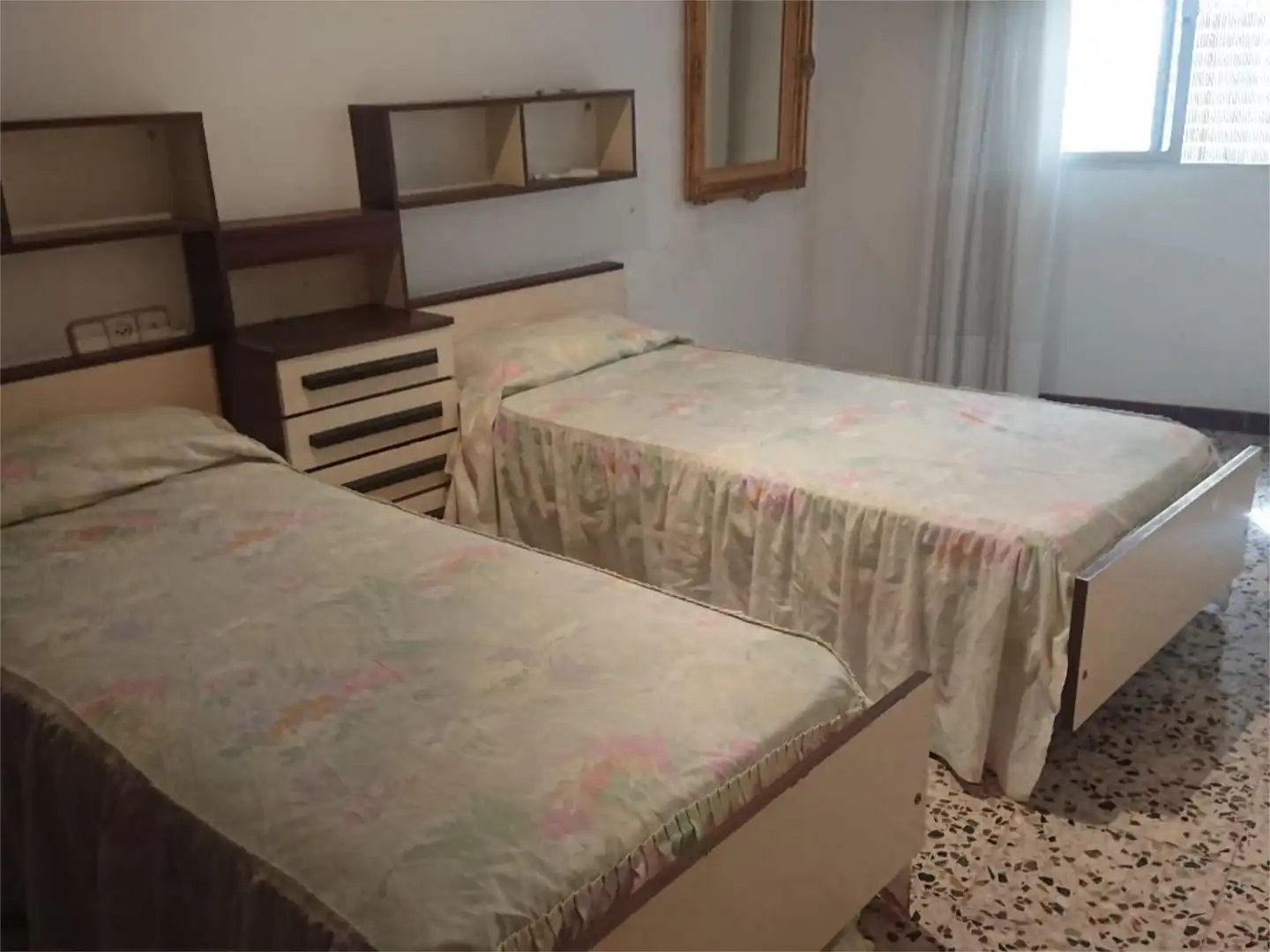 Casa adosada en venta en Calle la Paz, 25, Oliete Habitación de Casa adosada en venta en Oliete con Terraza y Amueblado