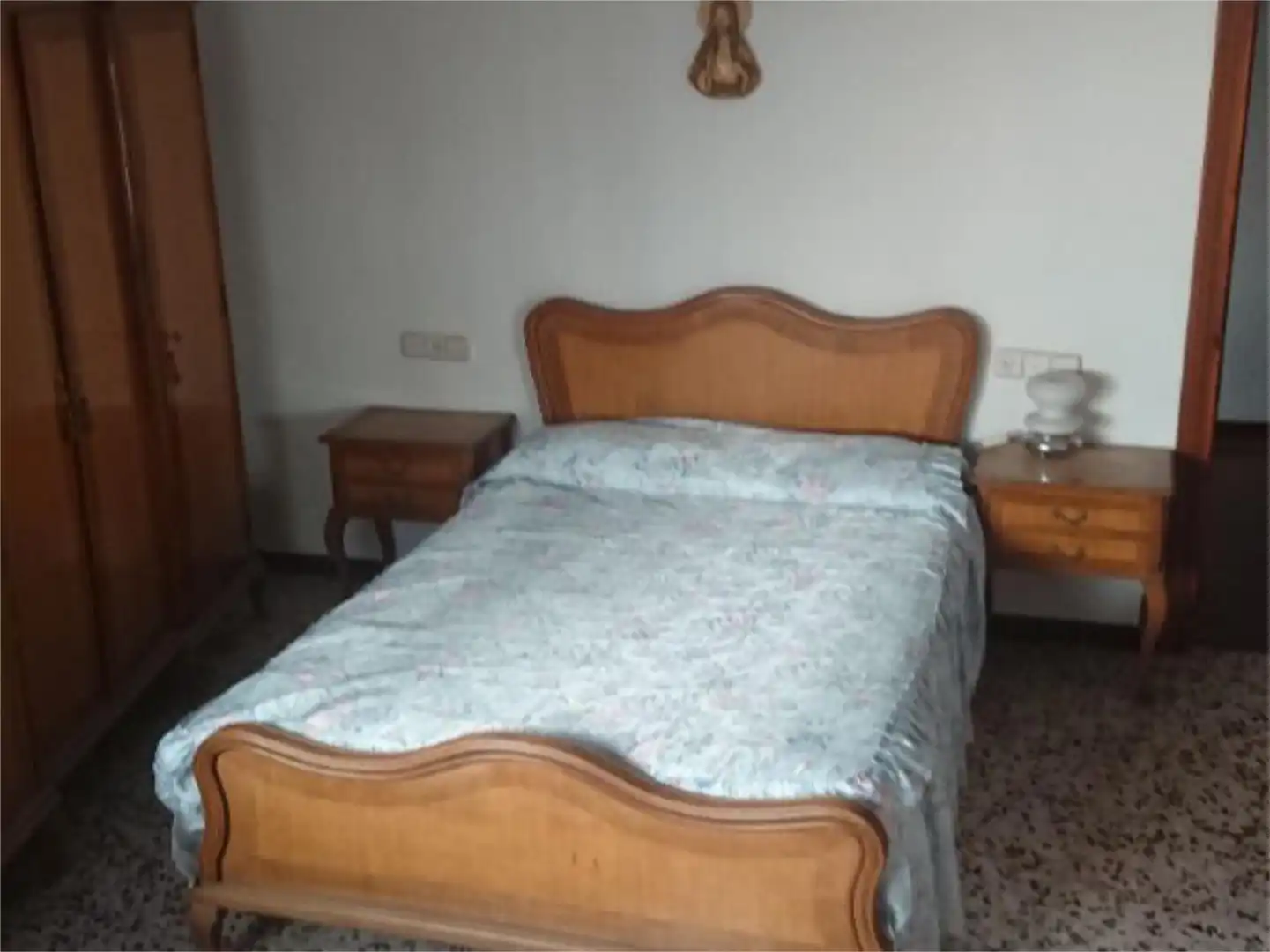 Casa adosada en venta en Calle la Paz, 25, Oliete Habitación de Casa adosada en venta en Oliete con Terraza y Amueblado