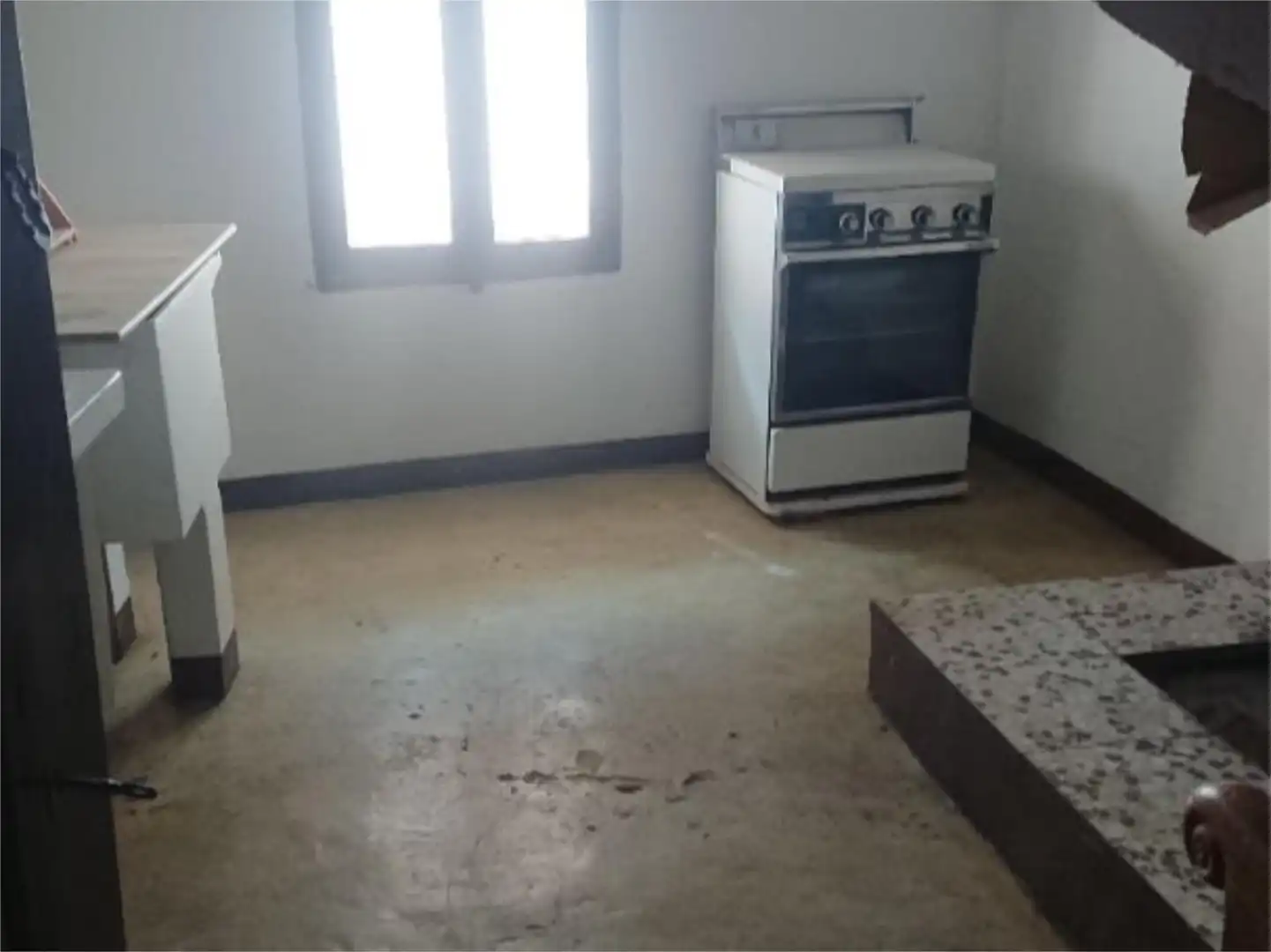 Casa adosada en venta en Calle la Paz, 25, Oliete Cocina de Casa adosada en venta en Oliete con Terraza y Amueblado
