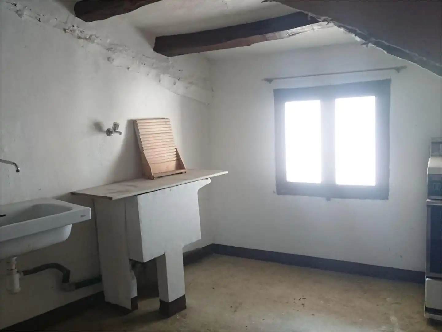 Casa adosada en venta en Calle la Paz, 25, Oliete Habitación de Casa adosada en venta en Oliete con Terraza y Amueblado
