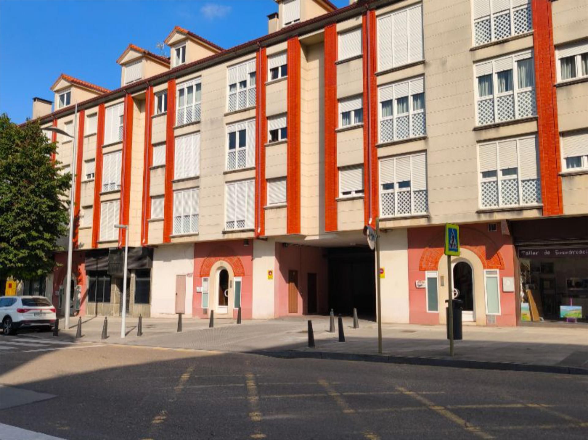 Garatge de lloguer a Calle la Llama, 26, Sierrapando Vista exterior de Garatge de lloguer en Torrelavega
