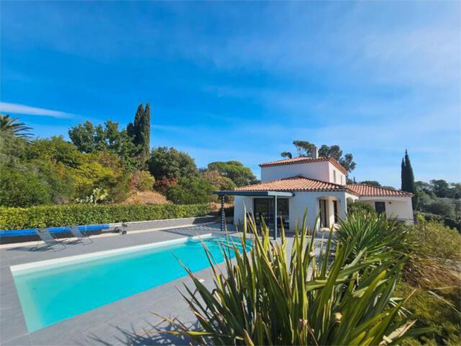 Exterior view of House or chalet for sale in La Jonquera  with Terrace and Swimming Pool