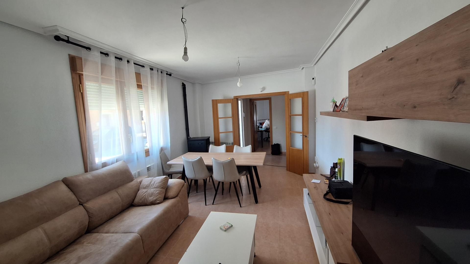 Sala d'estar de Casa o xalet de lloguer en Mucientes amb Calefacció i Parquet