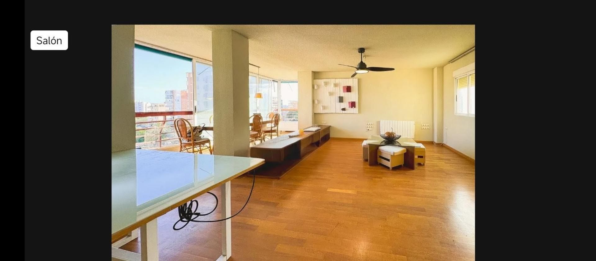 Sala d'estar de Pis en venda en Alicante / Alacant amb Parquet, Terrassa i Piscina