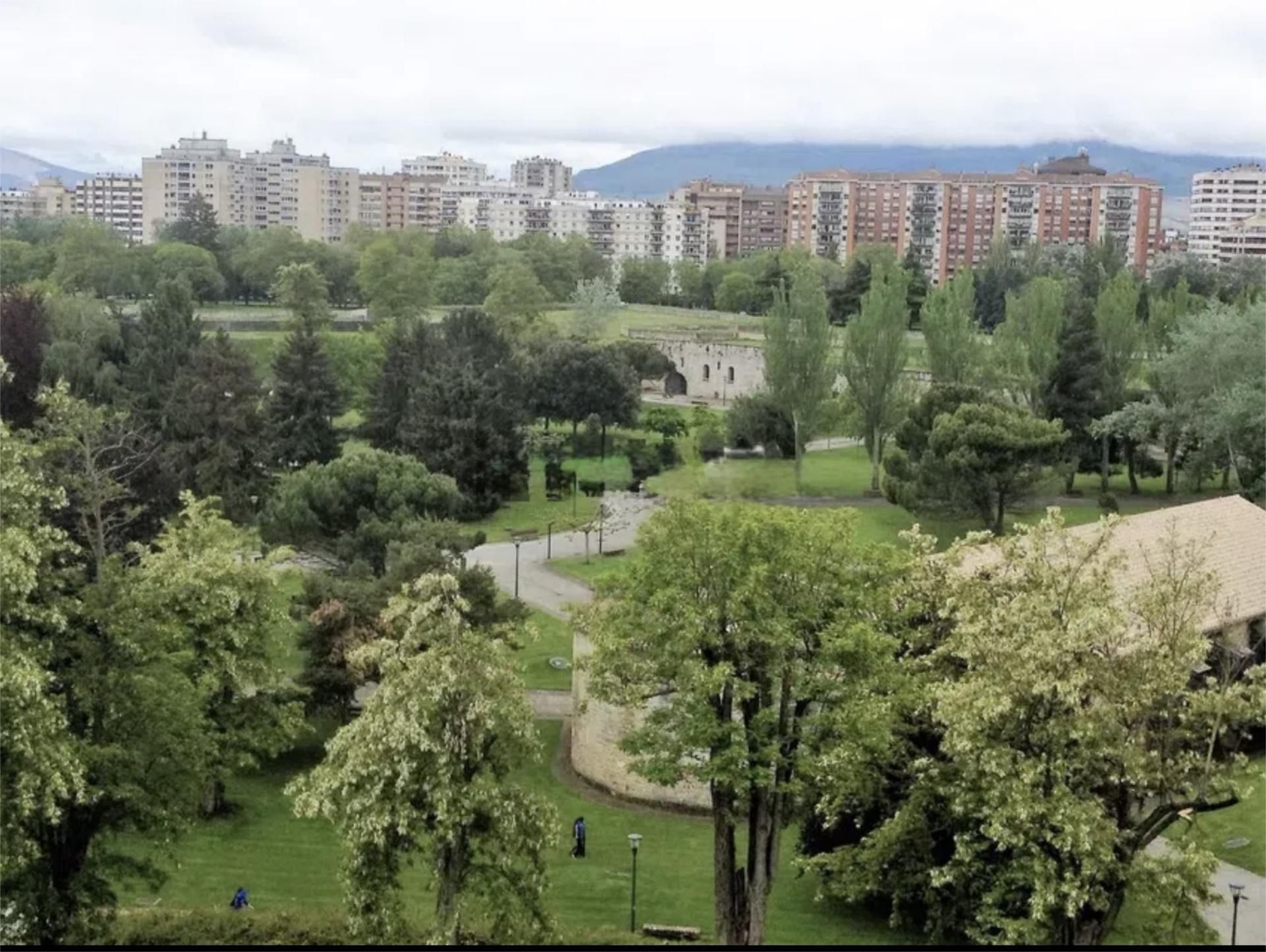 Exterior view of Flat to share in  Pamplona / Iruña  with Heating, Parquet flooring and Furnished