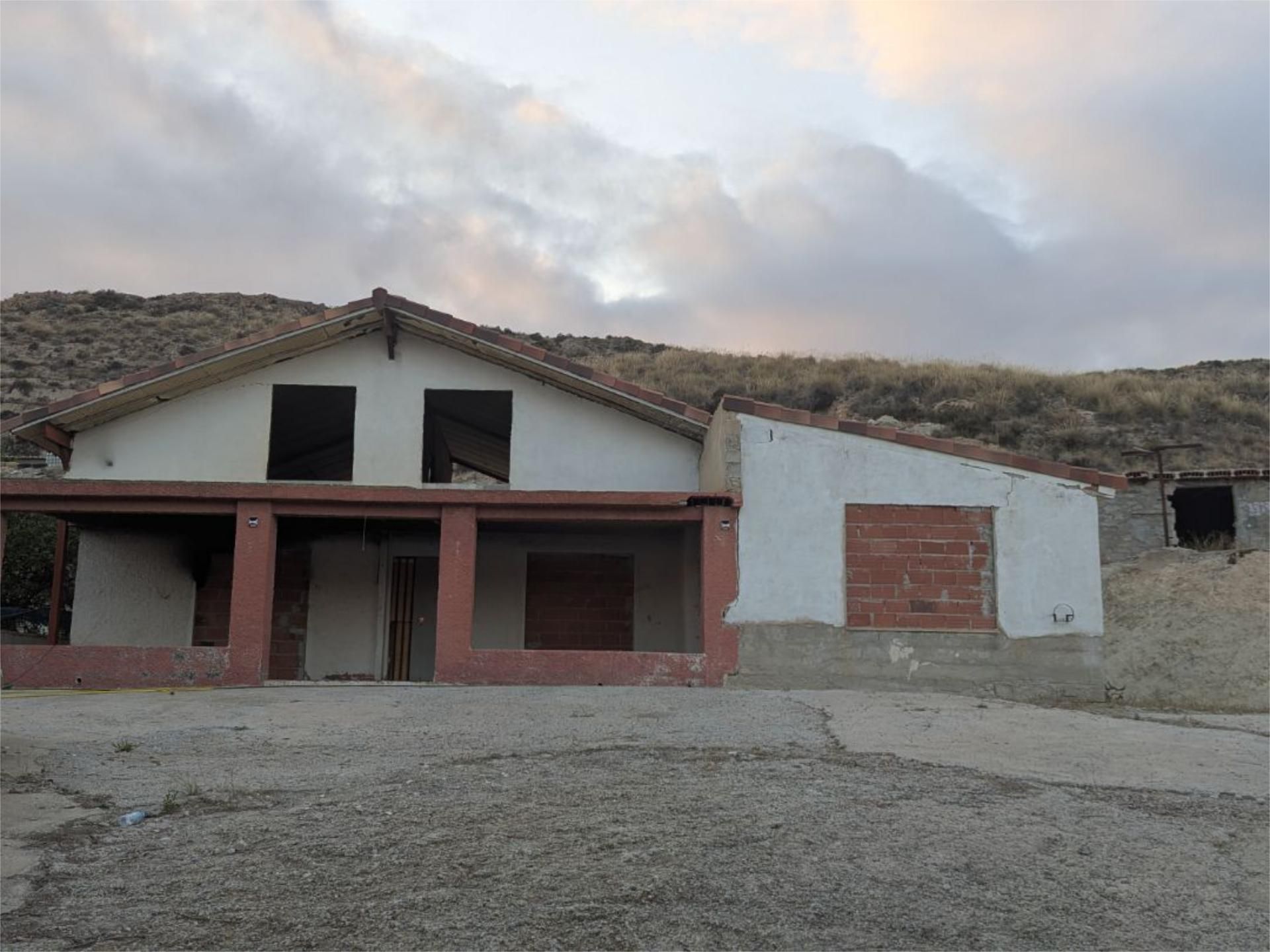 Vista exterior de Finca rústica en venda en Agost amb Jardí privat i Terrassa