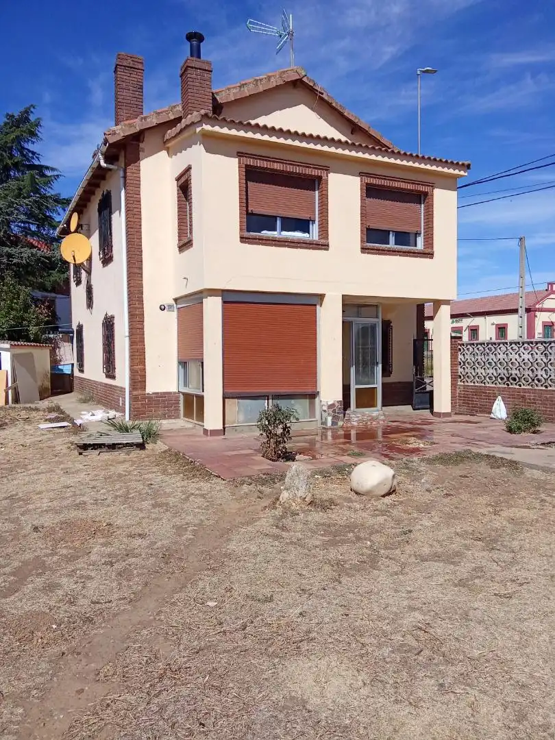 Exterior view of Houses for sale in El Burgo Ranero 