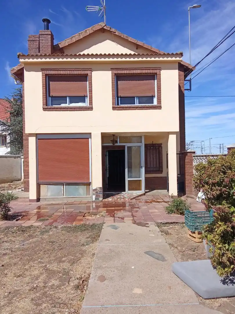 Exterior view of Houses for sale in El Burgo Ranero 