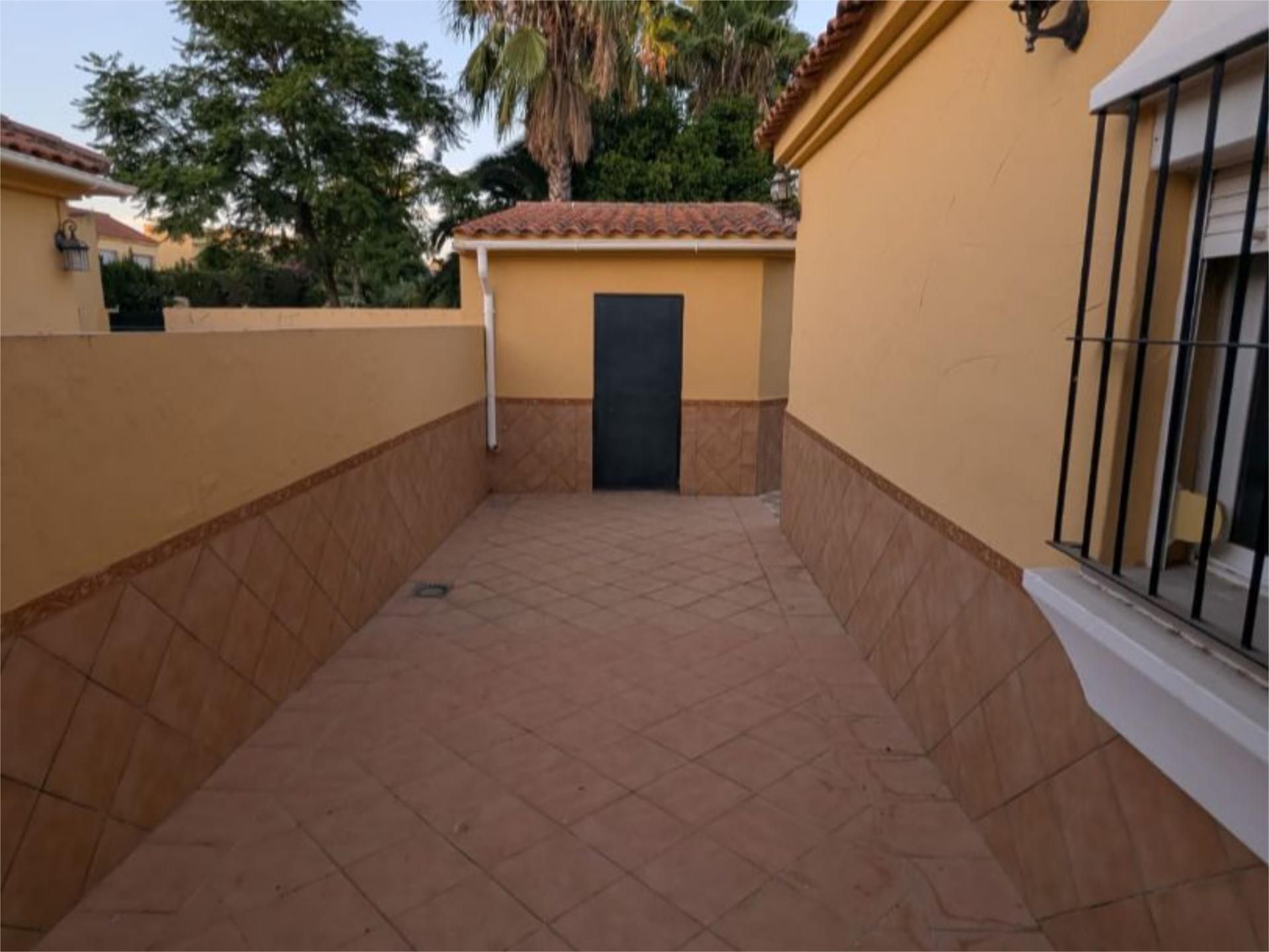 Single-family semi-detached to rent in Calle Historiador Juan Manzano, 17, Condequinto