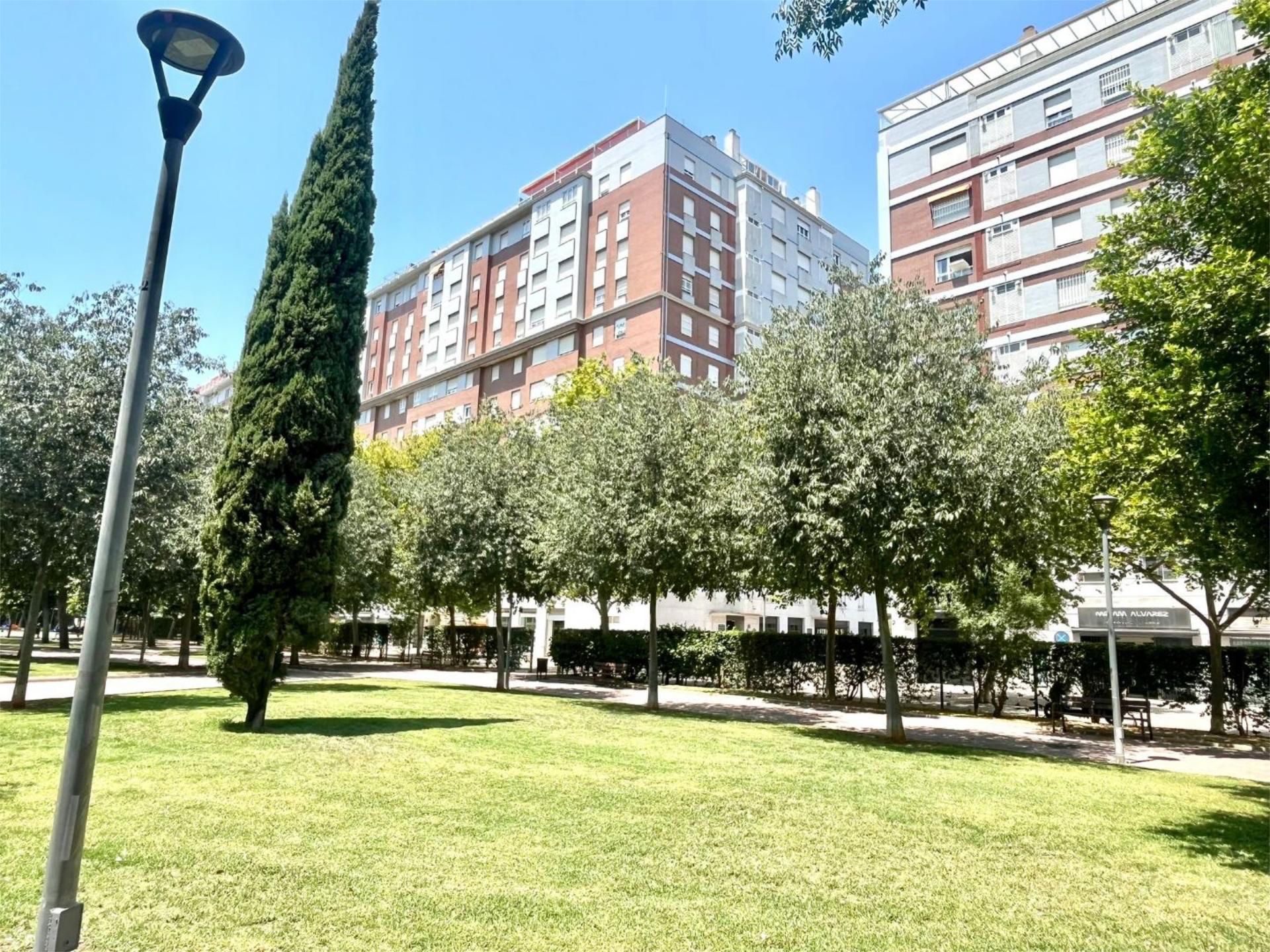 Exterior view of Apartment to rent in  Sevilla Capital  with Air Conditioner and Swimming Pool