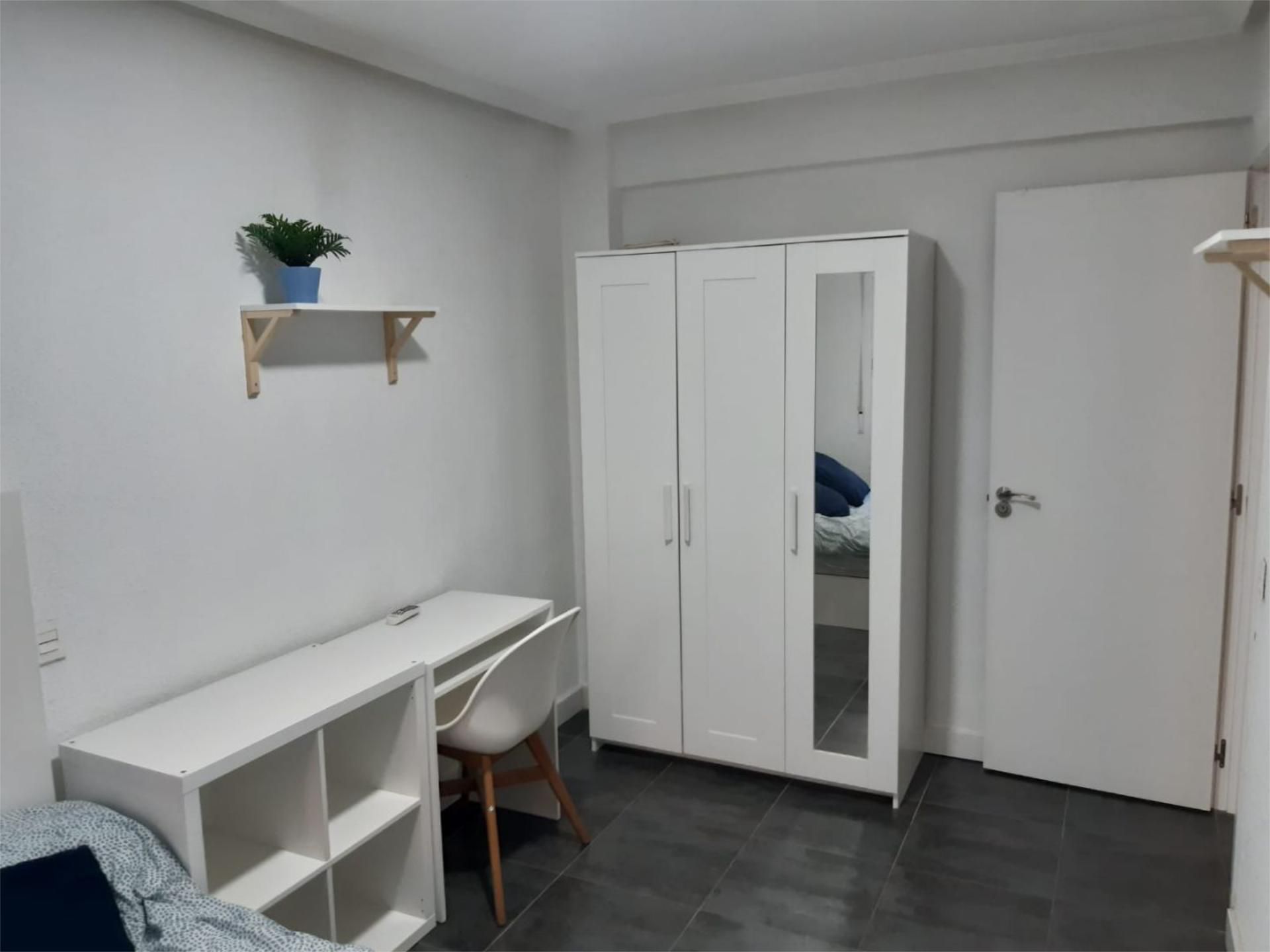 Habitación de Piso para compartir en  Madrid Capital con Aire acondicionado, Calefacción y Amueblado