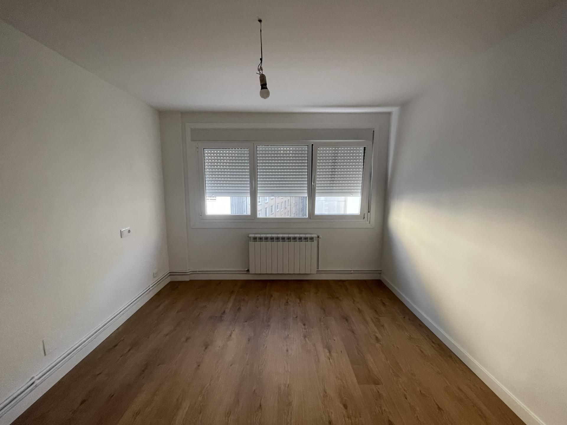 Pis en venda a Rúa Luís de Camoens, 3, Agra del Orzán - Ventorrillo Dormitori de Pis en venda en A Coruña Capital  amb Calefacció i Terrassa